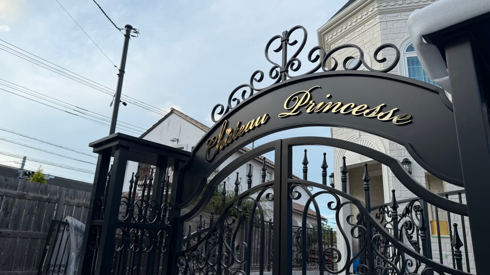 Château Princesseのピンクのエントランスゲート